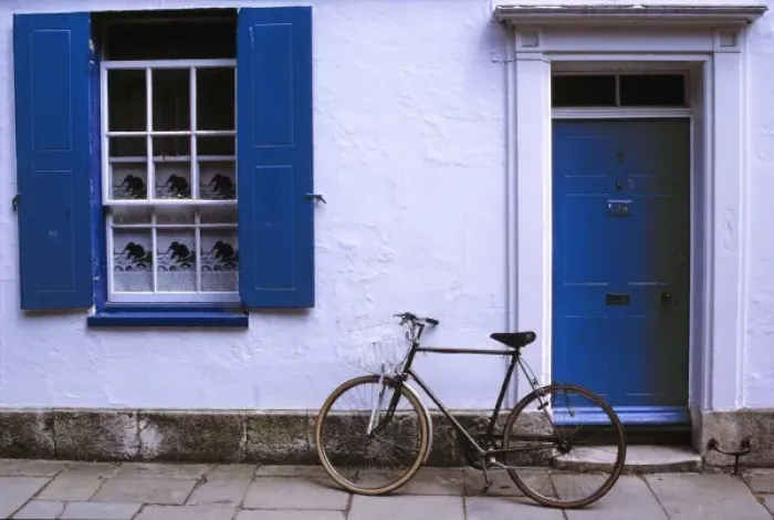 Framed Print : Europe, England, Oxfordshire. A bicycle leans against a white-washed home in Oxfordshire in England