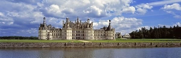 Europe, France, Chambord. The Cosson River fronts Chateau de Chambord, World Heritage Site