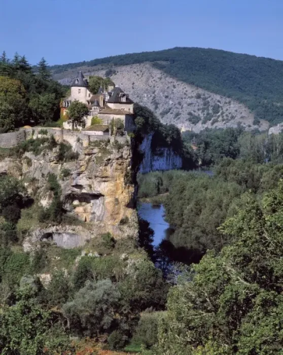 Framed Print : Europe, France, Dordogne River. The Dordogne River meanders below Le Cave Chateau Framed Print : Europe, France, Dordogne River. The Dordogne River meanders below Le Cave Chateau