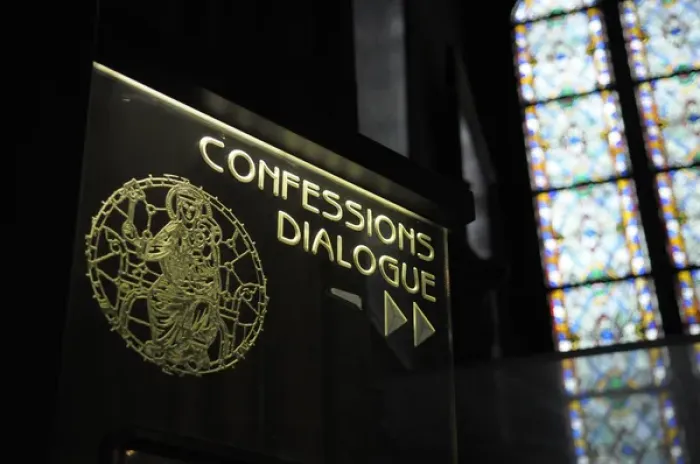 Framed Print : Europe, France, Paris. Confessions Dialogue sign, Notre Dame Cathedral