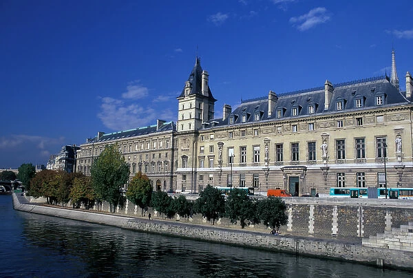 Europe, France, Paris. Palais de Justice from Pont St. Michel