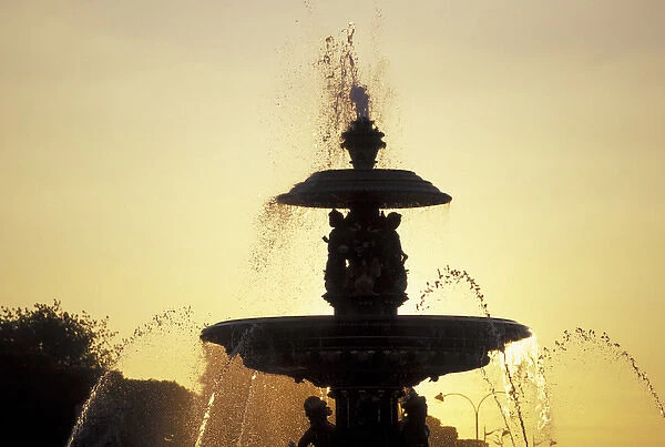 Europe, France, Paris. Place de la Concorde. Fountain