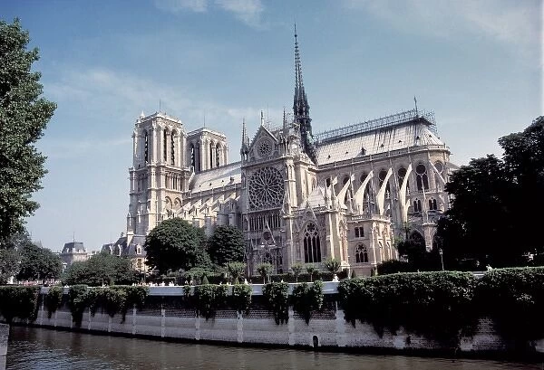Europe, France, Paris. The Seine River and Notre Dame Cathedral, parts of a World Heritage Site