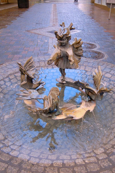 Europe, Germany, Rheinland-Pfalz, Koblenz, Child chasing ducks fountain