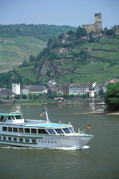 Europe, Germany, Rhineland, Pfalz, Kaub. Rhine tour boats