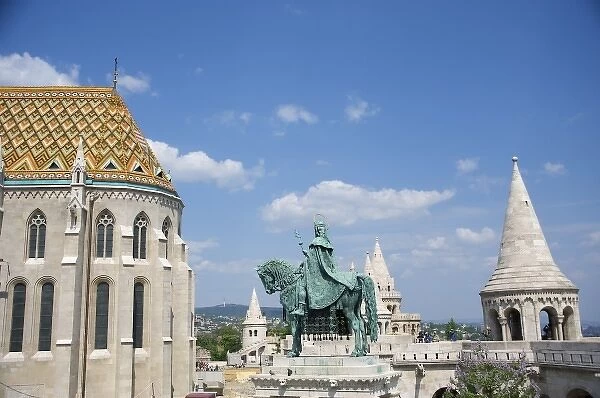 Europe, Hungary, Budapest, Buda, Castle Hill, statue of St. Stephen, Matthias Cathedral
