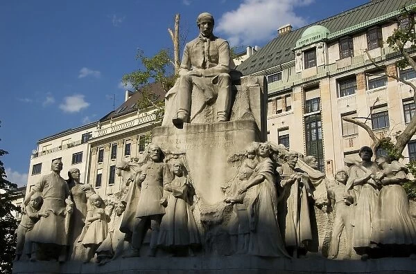 Europe, Hungary, Budapest, Pest, VoAroAsmarty Square, statue of VoAroAsmarty
