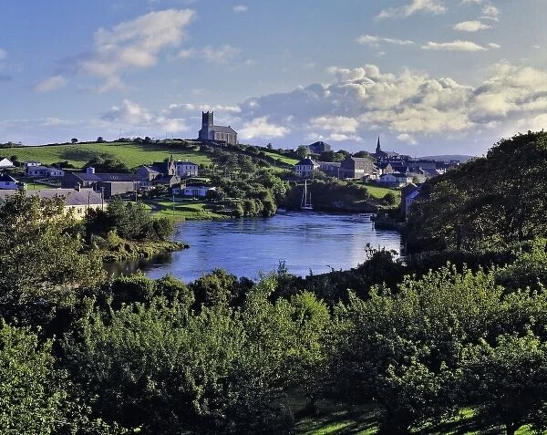 Europe, Ireland, Ballyshannon. The quaint town of Ballyshannon sits above the River Erne in Co