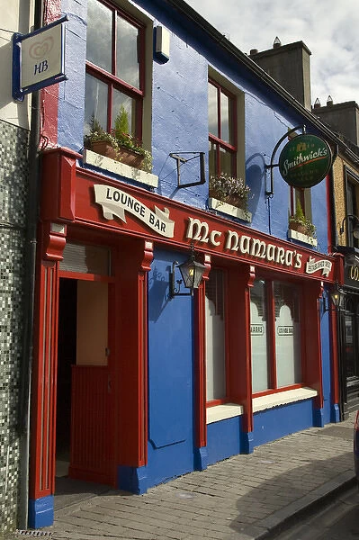 Europe, Ireland, County Mayo, Louisburgh. Traditional Irish pub. Credit as: Wendy