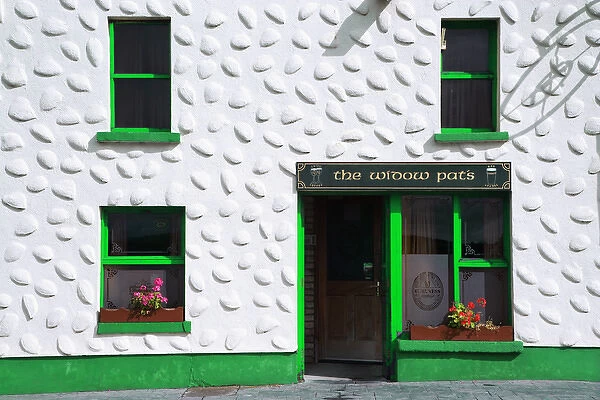 Europe, Ireland, Knockcroghery. Exterior of The Widow Pats pub. Credit as: Dennis
