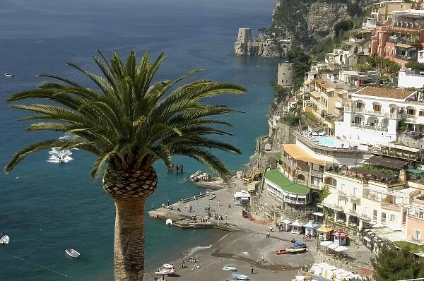 Europe, Italy, Amalfi Coast, Bay of Salerno, Positano. Coastline overlook
