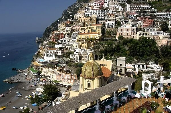 Europe, Italy, Amalfi Coast, Bay of Salerno, Positano. Coastline overlook