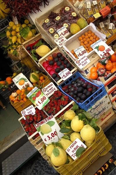 Europe, Italy, Amalfi Coast, Bay of Salerno, Amalfi. Local fruit stand
