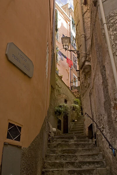 Europe, Italy, Cinque Terre, Riomaggiore. Steep steps between buildings. Credit as