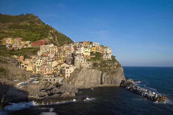 Europe, Italy, Liguria region, Cinque Terre. The hillside town of Manarola
