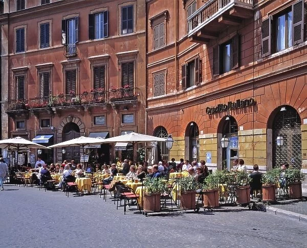 Europe, Italy, Rome. Festive cafes line the edges of Piazza Navona in Rome, Italy