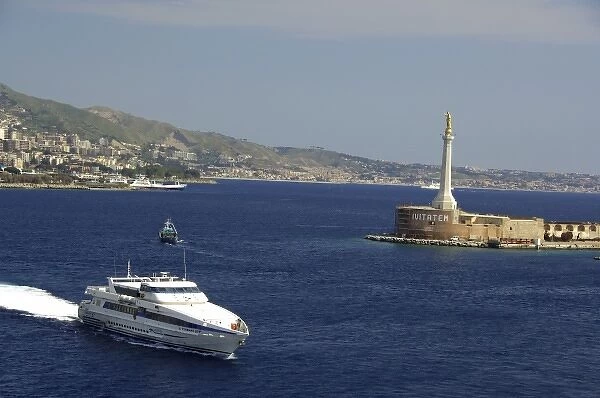 Europe, Italy, Sicily, port city of Messina, gateway to Taormina