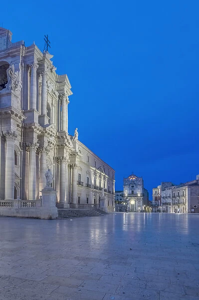 Europe, Italy, Sicily, Syracuse, Piazza Duomo at Dawn