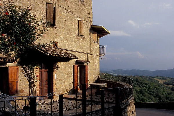 Europe, Italy, Umbria, Preggio, house on a hilltop