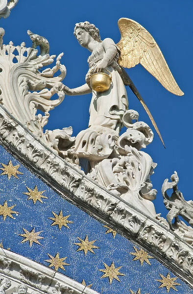 Europe, Italy, Venice, Statue ofAngel on St. Marks Basilica (Basilica di San Marco)
