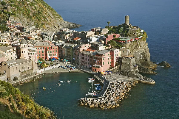 Europe, Italy, Vernazza. Overview of town and ocean