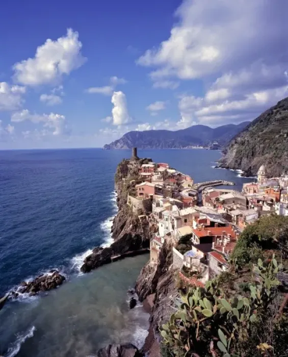 Framed Print : Europe, Italy, Vernazza. The red-tiled houses of Vernazza are built overlooking