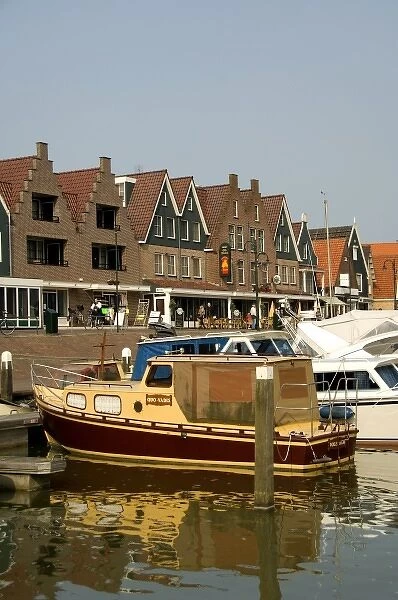 Europe, The Netherlands (aka Holland), Volendam. Popular picturesque fishing village
