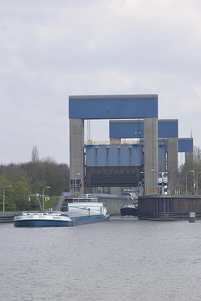 Europe, Netherlands, Gelderland, Weurt near Nijmegen, Weurt Locks on the Mswaal canal