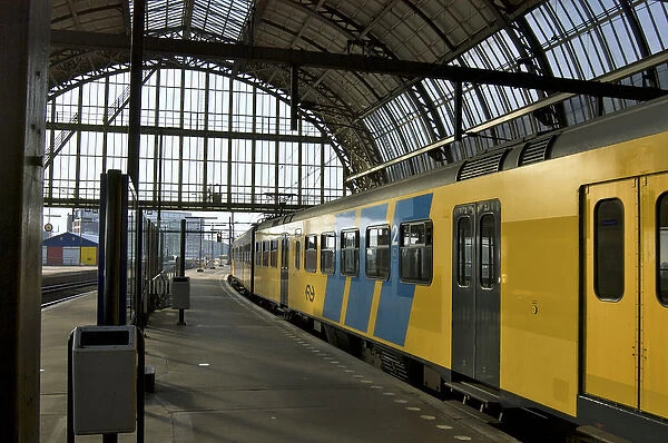 Europe, Netherlands, Holland, Amsterdam, Interior platform in the Centraal Station