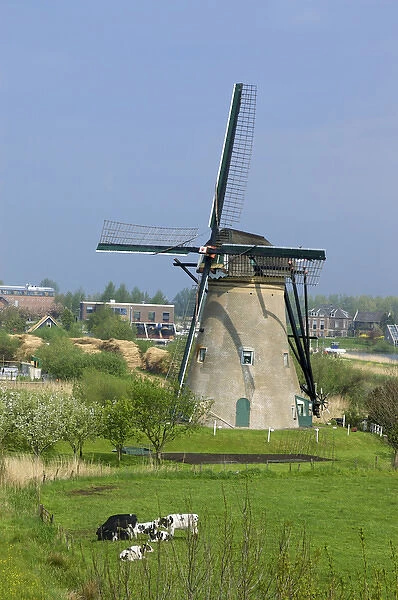 Europe, Netherlands, Holland, Kinderdijk, Windmills used to pump water from the lowlands