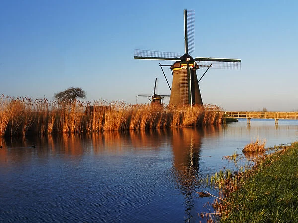 Europe; Netherlands; Kinderdijk; Evening Light along the canal with Windmills