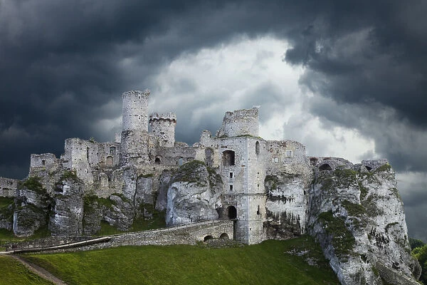 Europe, Poland. Storm clouds over Ogrodzieniec Castle