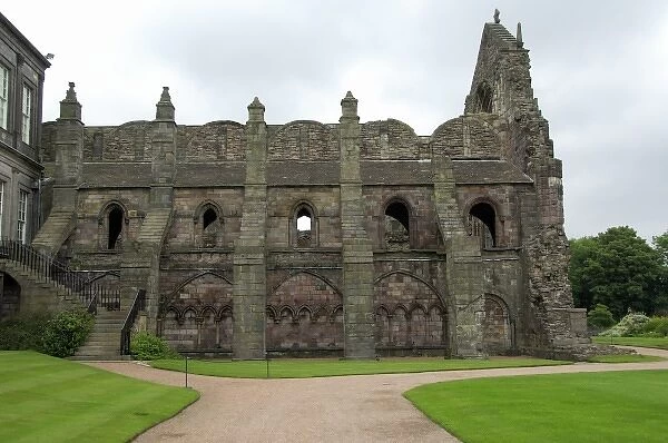 Europe, Scotland, Edinburgh. Palace of Holyrood House (aka Holyroodhouse) Abbey ruins