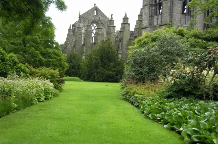 Framed Print : Europe, Scotland, Edinburgh. Palace of Holyrood House (aka Holyroodhouse) Royal Garden