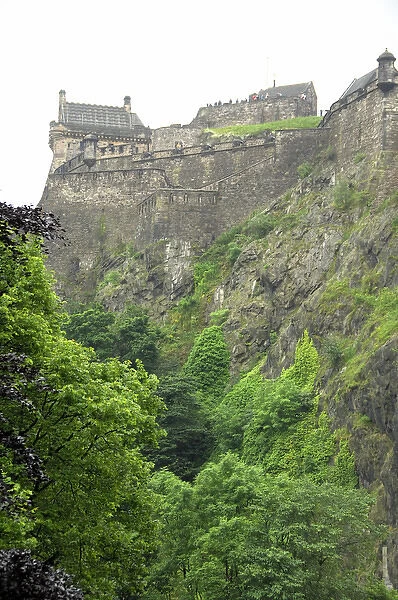 Europe, Scotland, Edinburgh. View of Edinburgh Castle from the Princess Street Gardens