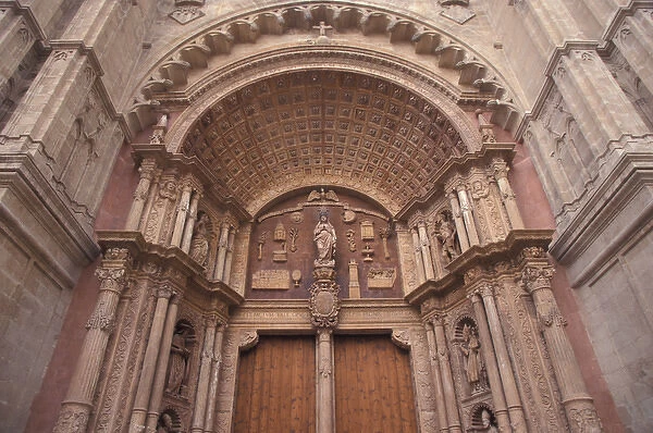 Europe, Spain, Palma de Mallorca, Cathedral entrance doors