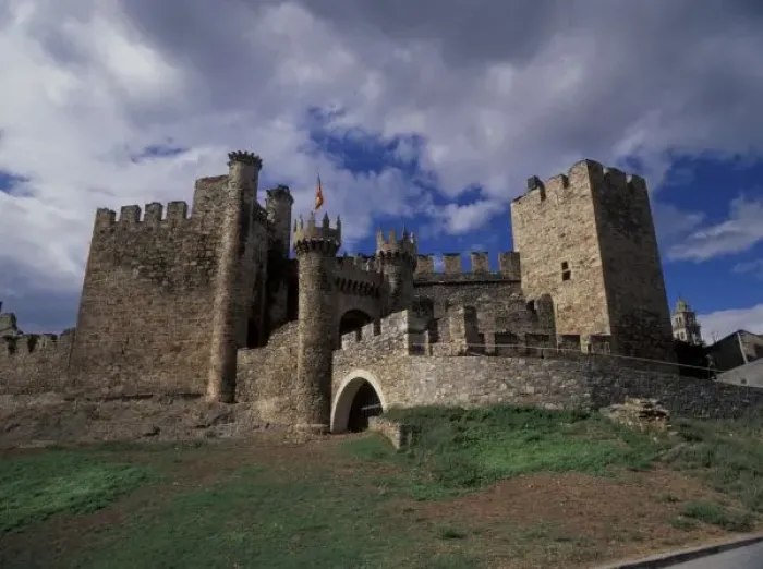 Framed Print : Europe, Spain, Ponferrada, Leon. Templer Castle (Medium Format) Framed Print : Europe, Spain, Ponferrada, Leon. Templer Castle (Medium Format)