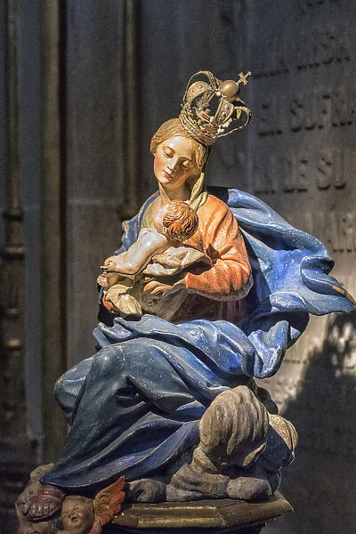 Europe, Spain, Salamanca, statue of Madonna and child