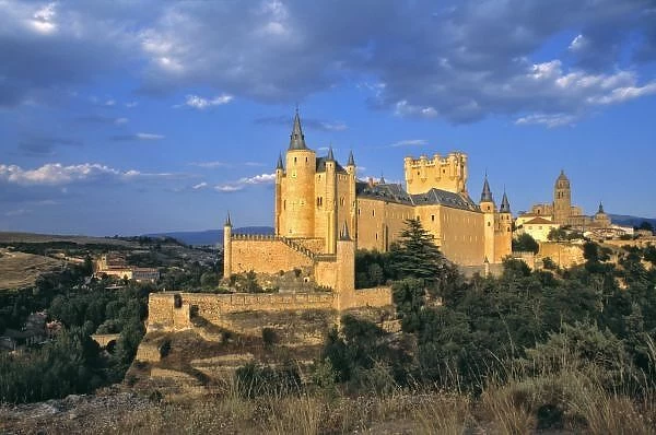 Europe, Spain, Segovia. The Alcazar, a World Heritage Site, towers over the city of Segovia