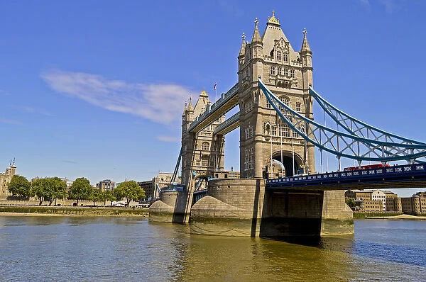 Europe, United Kingdom, England, London. The Tower Bridge across the River Thames