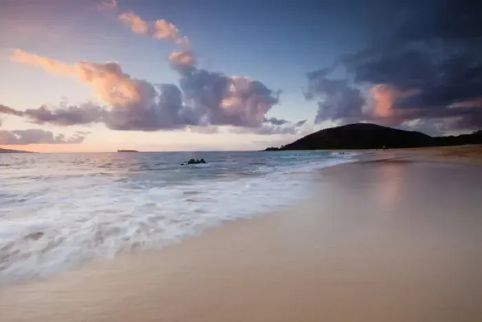 Framed Print : Evening light on Big Beach, Makena on the island of Maui, Hawaii