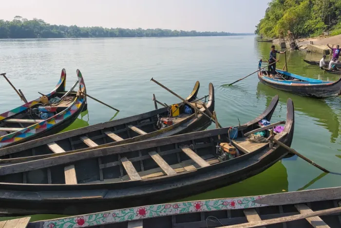 Framed Print : Fishing boats on Kaptai Lake, Rangamati, Chittagong Division, Bangladesh Framed Print : Fishing boats on Kaptai Lake, Rangamati, Chittagong Division, Bangladesh
