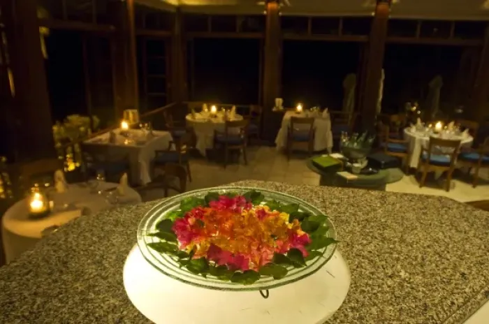 Framed Print : Floral arrangements in dining room on resort in Fregate Island (PR) Framed Print : Floral arrangements in dining room on resort in Fregate Island (PR)