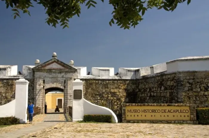 Framed Print : The Fort of San Diego located on a hill in downtown Acapulco, Guerrero, Mexico