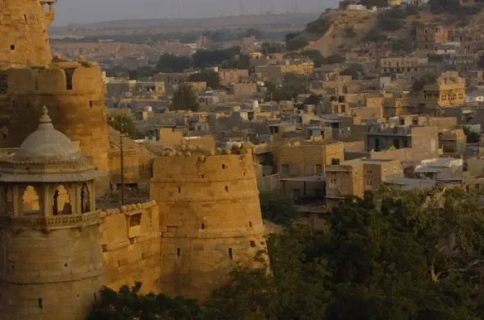 Framed Print : The Fort which stands 76 meters above the town of Jaisalmer and is enclosed by a 9km wall Framed Print : The Fort which stands 76 meters above the town of Jaisalmer and is enclosed by a 9km wall