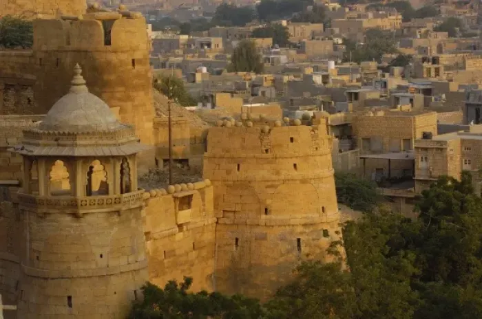 Framed Print : The Fort which stands 76 meters above the town of Jaisalmer and is enclosed by a 9km wall Framed Print : The Fort which stands 76 meters above the town of Jaisalmer and is enclosed by a 9km wall