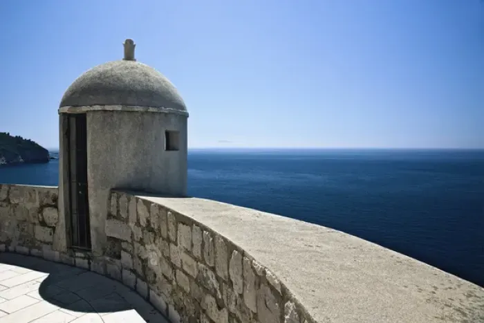 Framed Print : Fortification along city wall around Old Town Dubrovnik overlooking the Adriatic