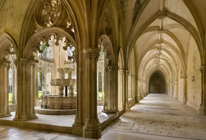 Framed Print : The fountain and water basin in the Claustro Real, the royal cloister. Monastery of Batalha Framed Print : The fountain and water basin in the Claustro Real, the royal cloister. Monastery of Batalha
