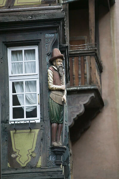 FRANCE-Alsace (Haut Rhin)-Colmar: Figure of Merchant Detail  /  rue des Marchands