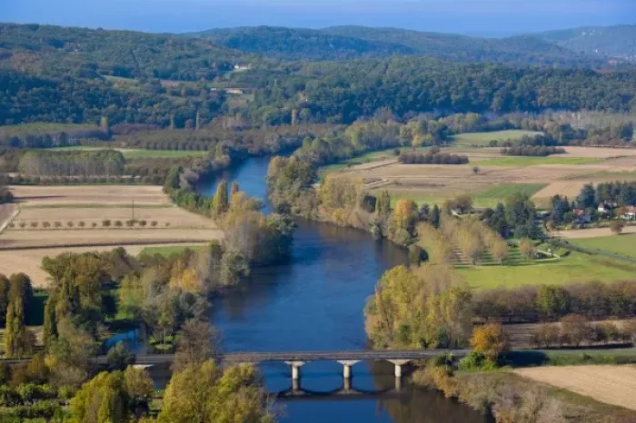 Framed Print : France, Aquitaine Region, Dordogne Department, Domme, elevated view of the Dordogne Framed Print : France, Aquitaine Region, Dordogne Department, Domme, elevated view of the Dordogne